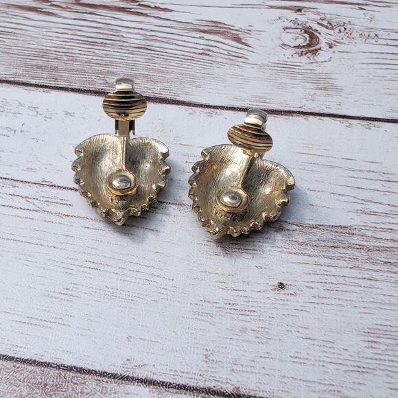 Vintage Clip On Earrings Gold Tone Leaf 1" - Picture 6 of 8